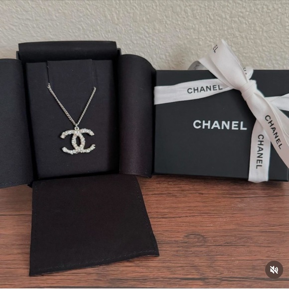 AUTHENTIC GORGEOUS Chanel crystal palladium necklace - Picture 4 of 7